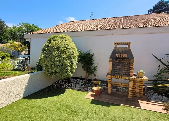 Mengine - Jolie Maison Avec Piscine